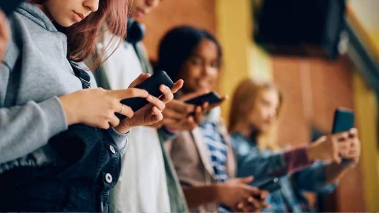 শিশু সুরক্ষায় বয়স যাচাই অ্যাপ আনছে ইউরোপ