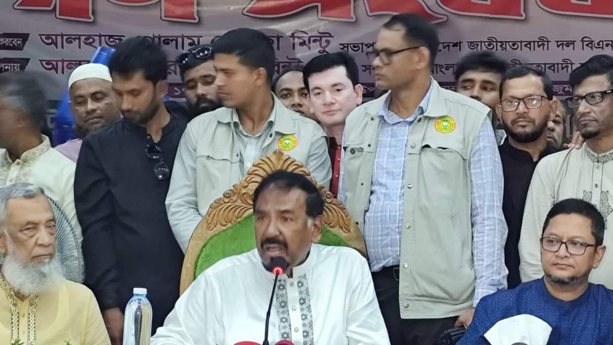 ভোলায় বিএনপি আয়োজিত গণসংবর্ধনায় বক্তব্য দিচ্ছেন স্পিকার মেজর (অব:) হাফিজ উদ্দিন আহমদ বীর বিক্রম