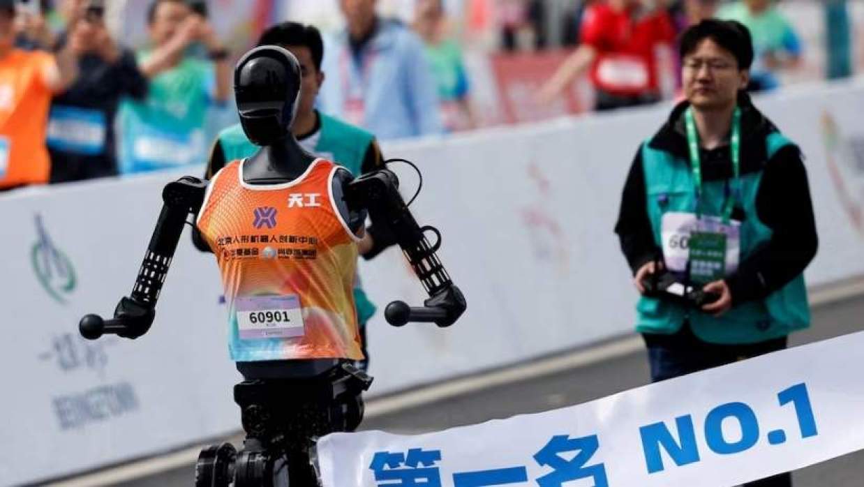  রোবটের ম্যারাথন প্রতিযোগিতা 