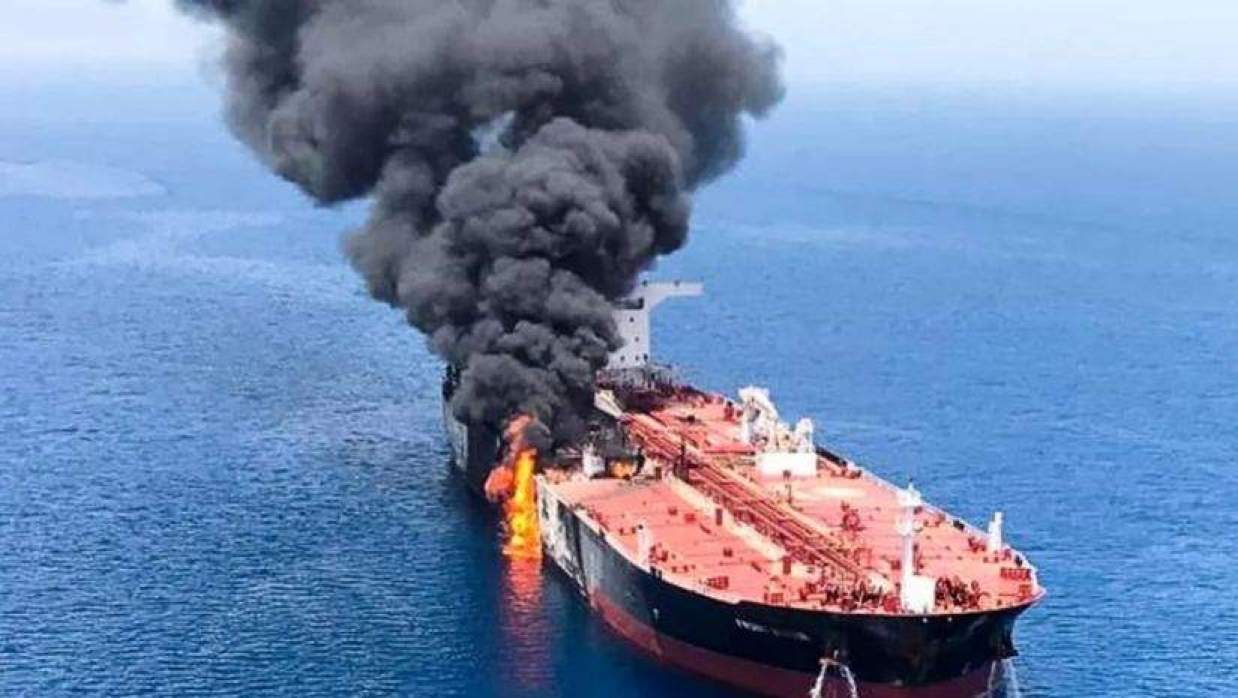 হরমুজ প্রণালিতে দুই জাহাজে হামলা আইআরজিসির