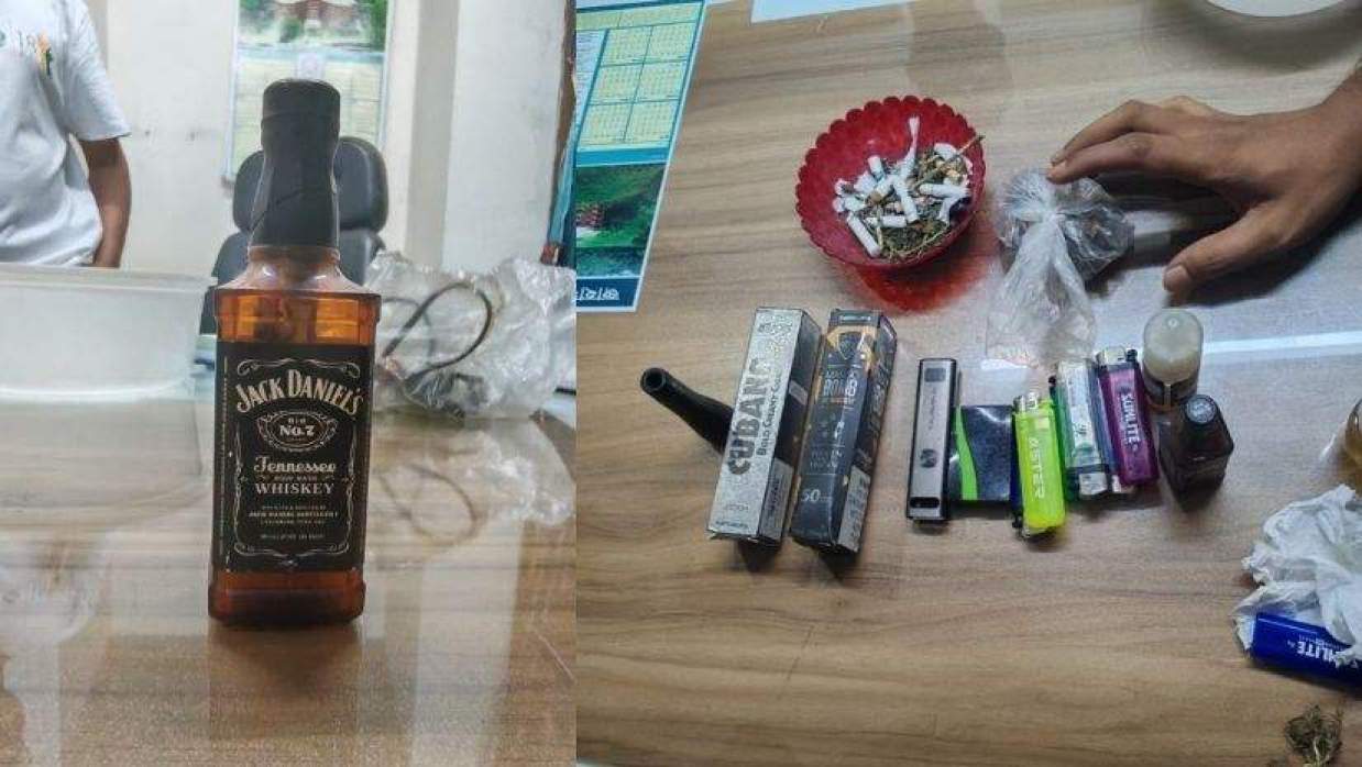 জাবির হলে মাদক সেবনরত অবস্থায় আটক ছাত্রী, গাঁজা-মদসহ বিভিন্ন সরঞ্জাম জব্দ