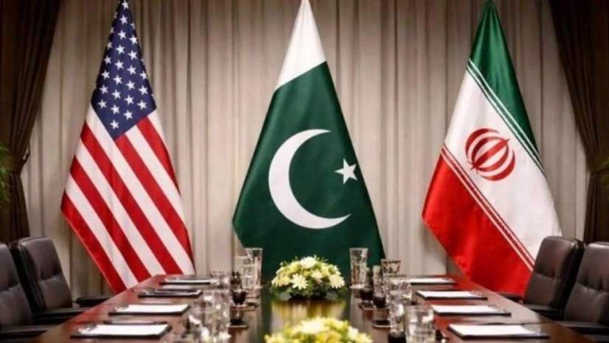 যুক্তরাষ্ট্র ও ইরান এবং পাকিস্তানের পতাকা