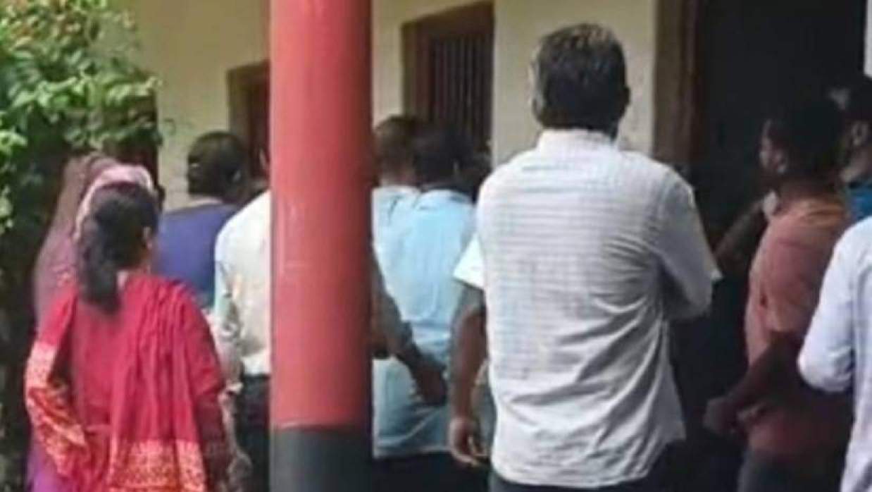 কলেজে ঢুকে অধ্যক্ষের ওপর হামলার অভিযোগ