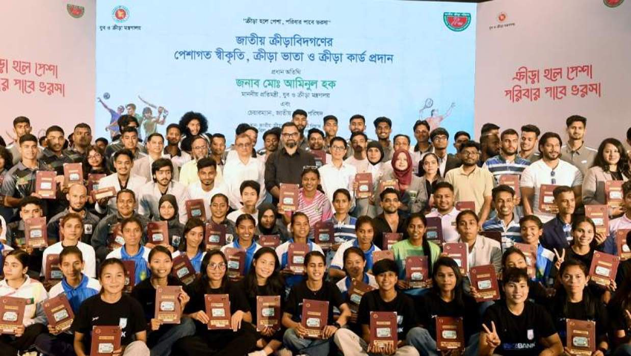 ‘ক্রীড়া কার্ড’ প্রাপ্ত ক্রীড়াবিদদের সঙ্গে ক্রীড়া প্রতিমন্ত্রী 