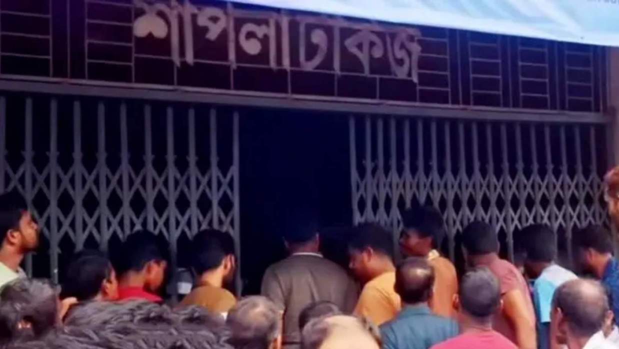 শাপলা সিনেমা হলে অভিযানে আটককৃত শিক্ষার্থী