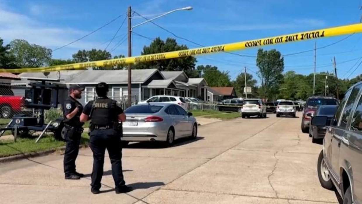 তদন্ত করছে লুইজিয়ানা স্টেট পুলিশ