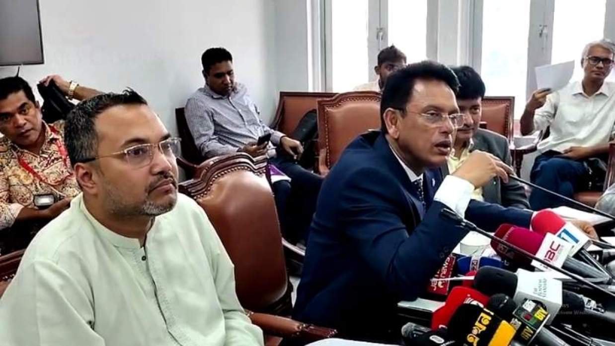 সংবাদ সম্মেলনে শিক্ষামন্ত্রী ড. আ ন ম এহছানুল হক মিলন