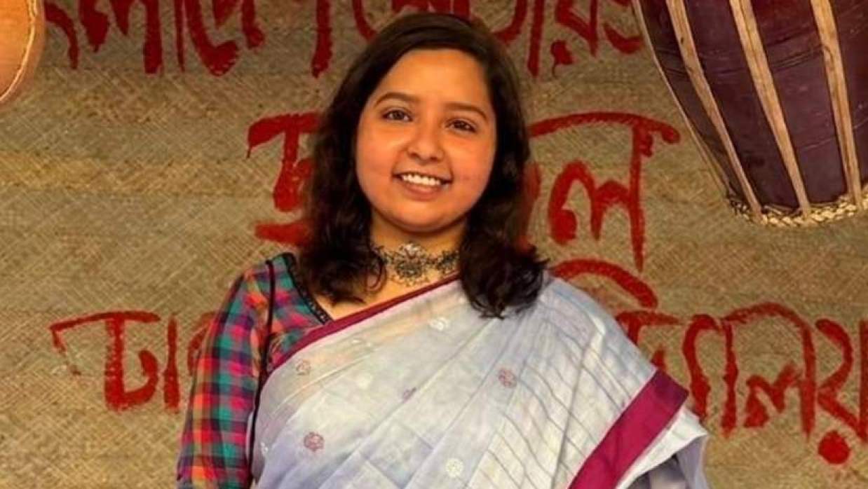 আমার সঙ্গে অন্য নারীর তুলনা করে আমার বিজয়কে কলুষিত করছেন