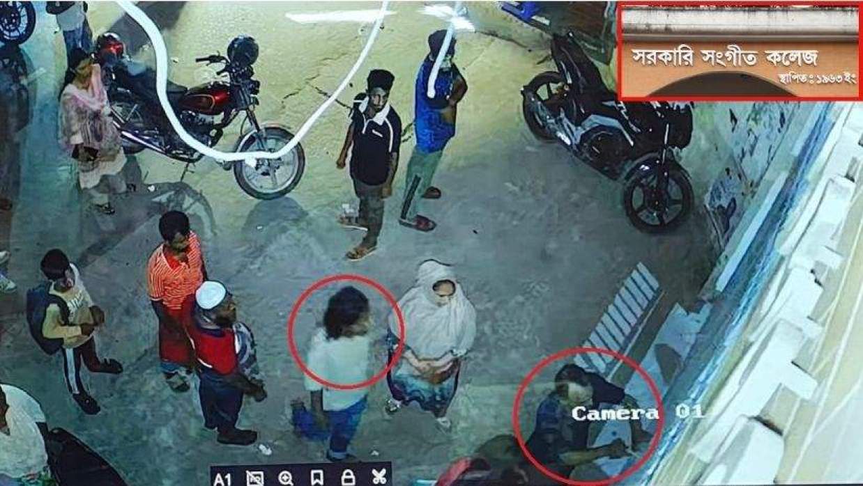 মেইন গেটে তালা লাগিয়ে দিলেন একদল শিক্ষার্থী