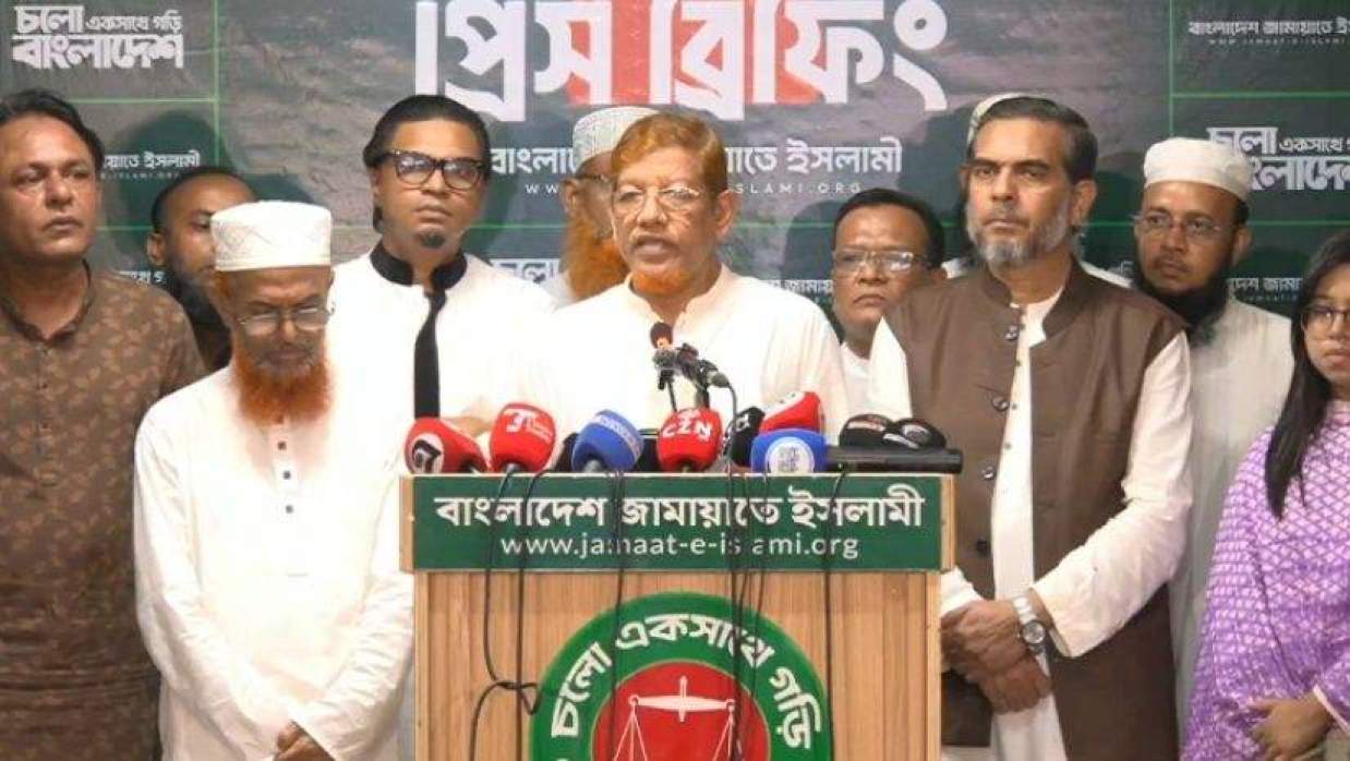 জামায়াতের কেন্দ্রীয় কার্যালয়ে সংবাদ সম্মেলনে বক্তব্যকালে দলটির সহকারী সেক্রেটারি জেনারেল ড. হামিদুর রহমান আযাদ