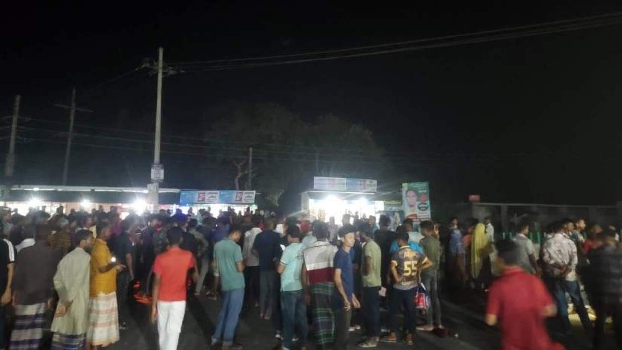 ঢাকা-রংপুর মহাসড়ক অবরোধ করে বিক্ষোভ