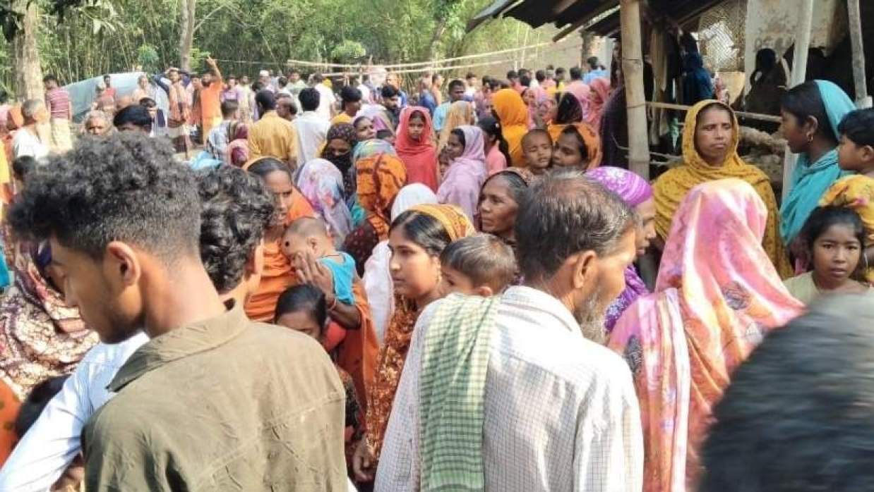 নওগাঁয় একই পরিবারের ৪ জনকে হত্যা