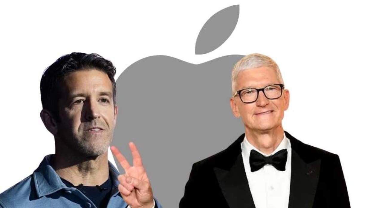  টিম কুক ও  জন টার্নাস