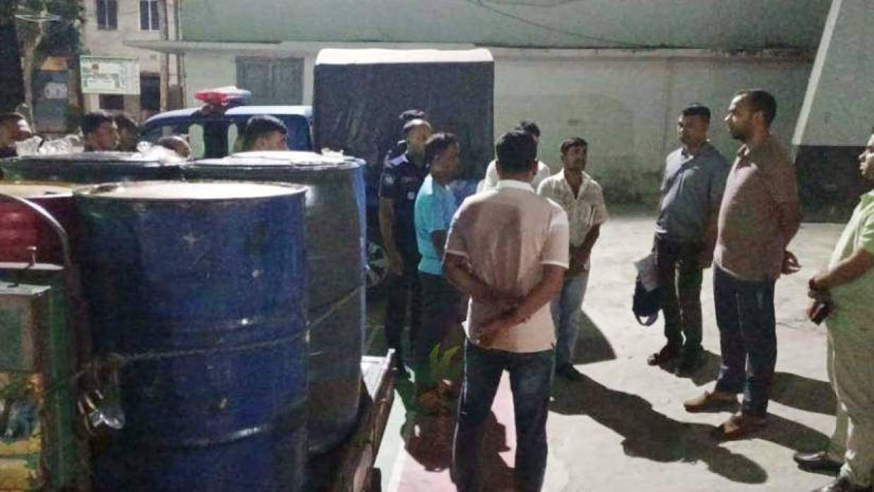 সার-কীটনাশকের দোকানে ভ্রাম্যমাণ আদালতের অভিযান