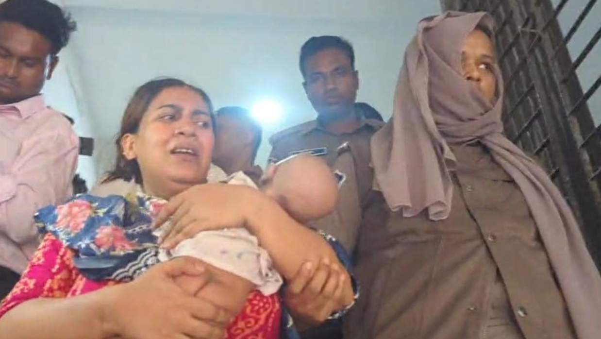 বাচ্চাসহ আদালতে যুব মহিলা লীগ নেত্রী শিল্পী বেগম