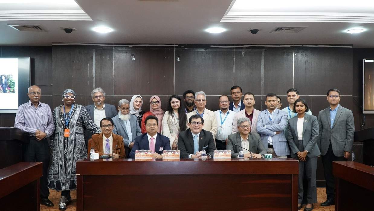 এনএসইউতে আন্তর্জাতিক আইনে সিঙ্গাপুরের অভিজ্ঞতা ও ভূমিকা শীর্ষক সেমিনার