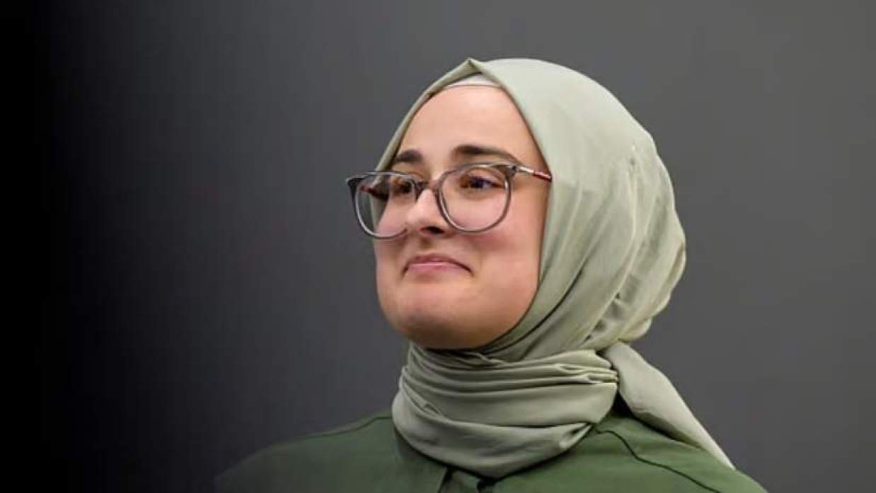  তুর্কি ছাত্রী রুমেইসা ওজতুর্ক