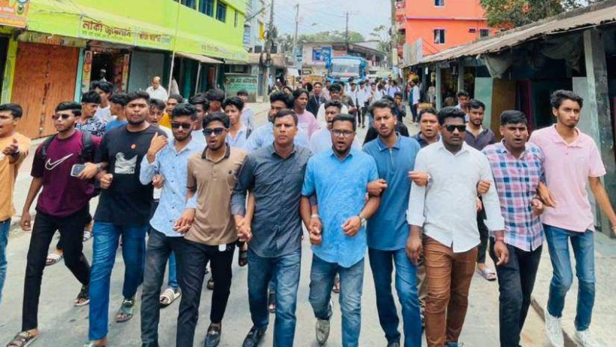 ছাত্রদলের নেতাকর্মীদের বিক্ষোভ মিছিল