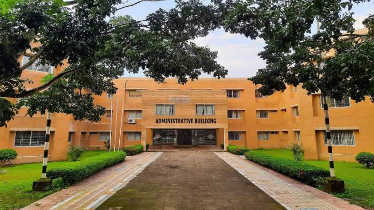 বিশ্ববিদ্যালয়ের প্রশাসনিক ভবন