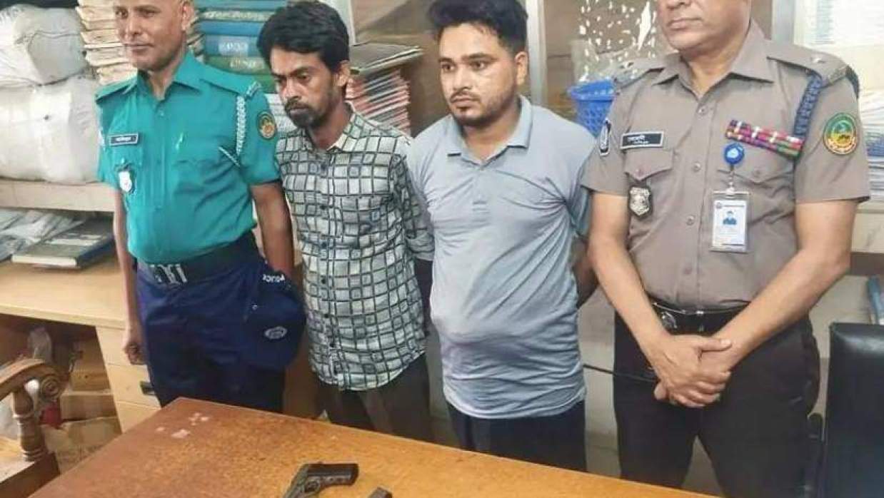বিদেশি পিস্তল ও ম্যাগাজিনসহ গ্রেপ্তার দুজন