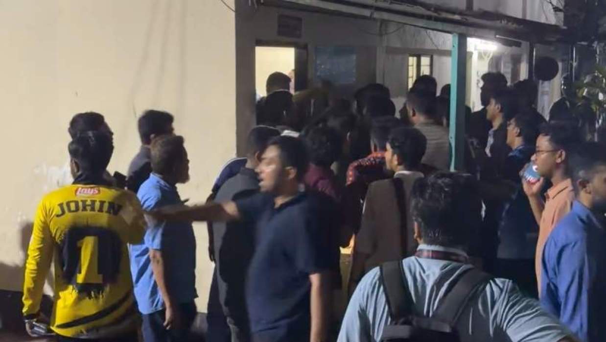 শাহবাগ থানায় উত্তপ্ত পরিস্থিতি