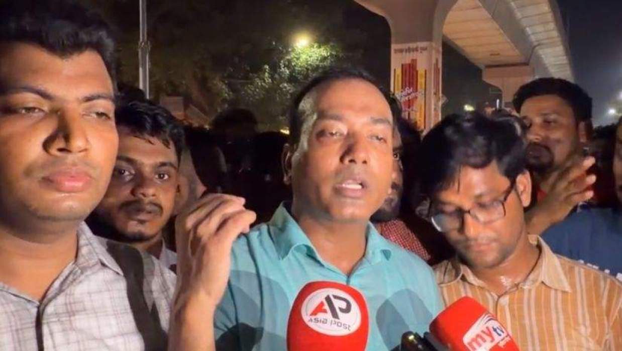 কথা বলছেন রাকিব