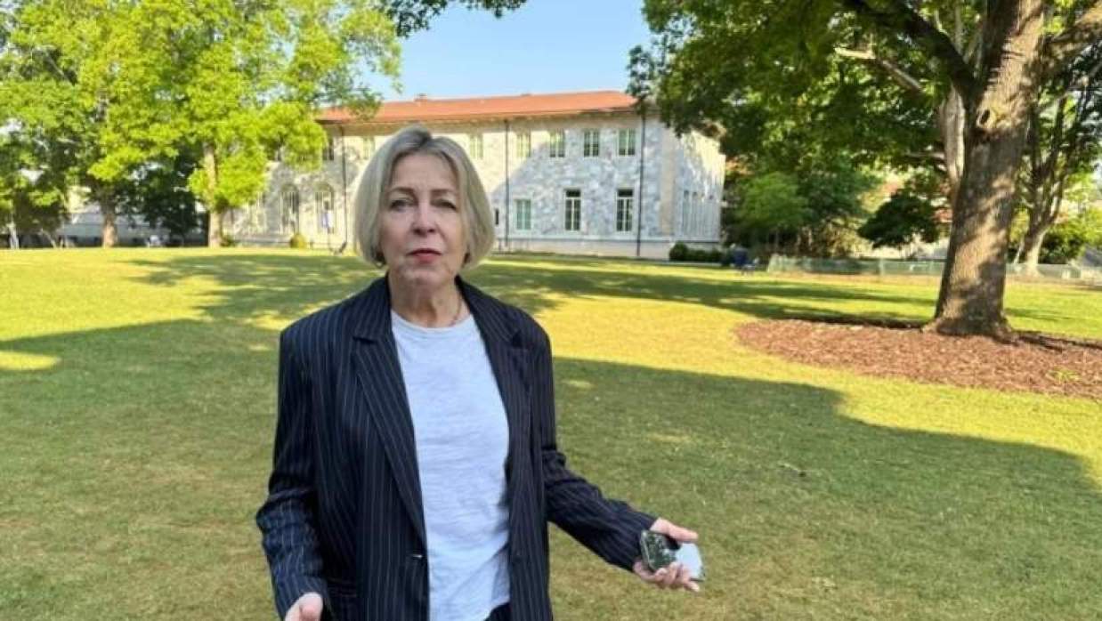 দর্শনের অধ্যাপক নোয়েল ম্যাকাফি