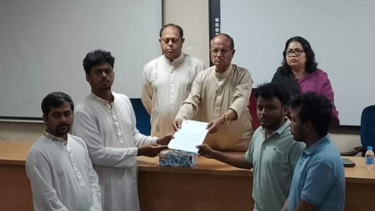 উপাচার্য বরাবর অভিযোগ পত্র জমা ডুজার