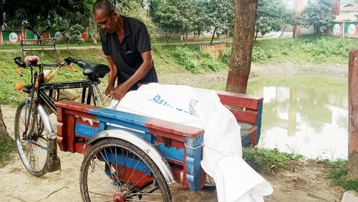 লাশ ময়নাতদন্তের জন্য গাইবান্ধা জেনারেল হাসপাতালে পাঠানো 