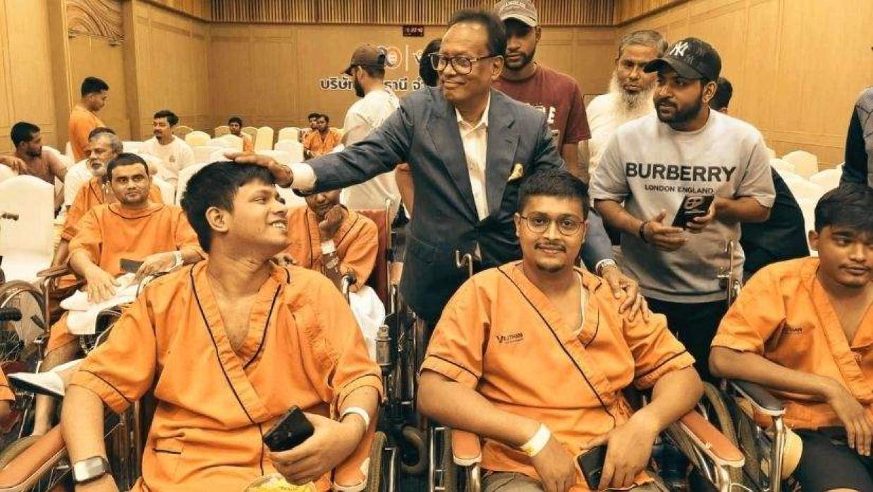 জুলাই যোদ্ধাদের সঙ্গে সাক্ষাৎ করেছেন মন্ত্রী ফকির মাহবুব আনাম।