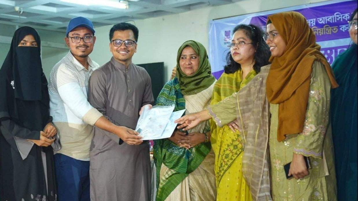  মেয়েদের দুই হলের রিডিংরুমে এসি দিল ডাকসু