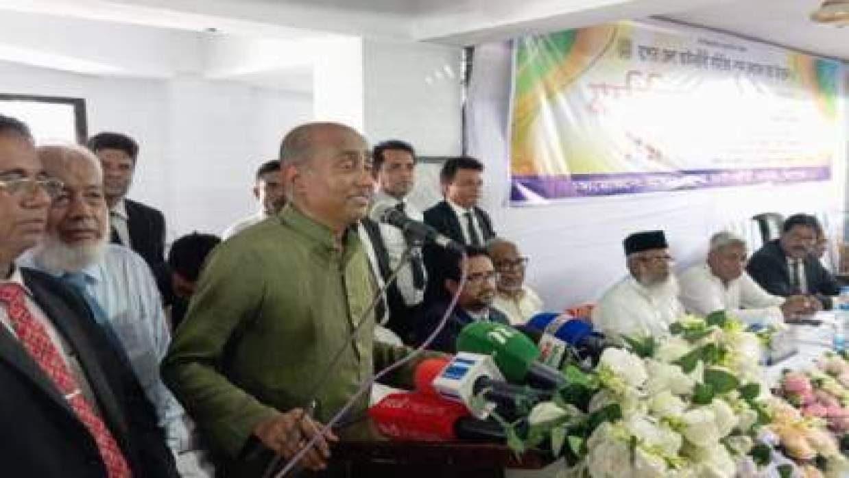 মতবিনিময় সভায় বক্তব্য দিচ্ছেন আইনমন্ত্রী আসাদুজ্জামান