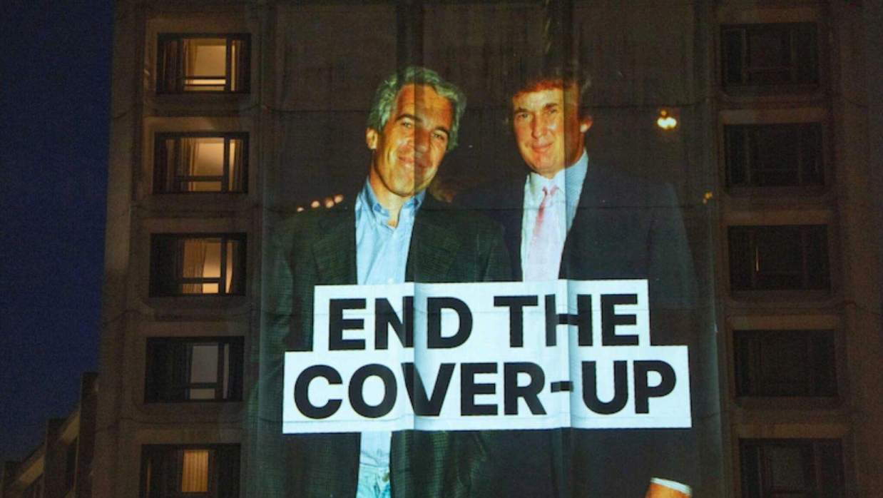 প্রেসিডেন্ট ডোনাল্ড ট্রাম্প এবং কুখ্যাত যৌন অপরাধী জেফরি এপস্টিনের ছবি