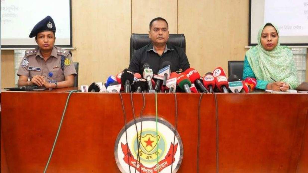 সংবাদ সম্মেলনে সিটিটিসি যুগ্ম কমিশনার মুনশী সাহাবুদ্দীন