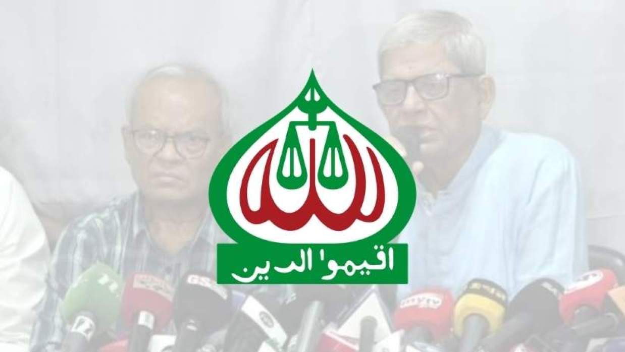 জামায়াতে ইসলামীর লোগো, ব্যাকগ্রাউন্ডে বিএনপি মহাসচিব মির্জা ফখরুল ইসলাম