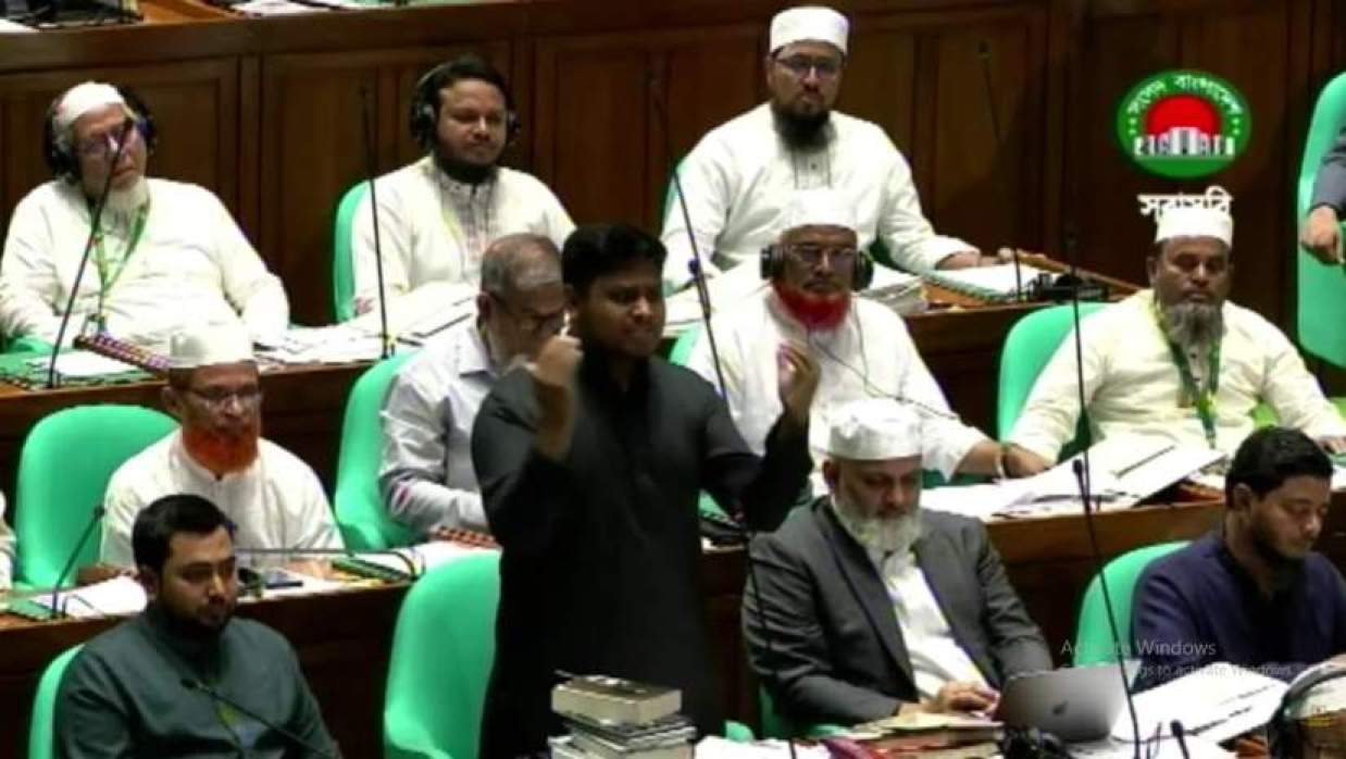 সংসদে বক্তব্য রাখছেন হাসনাত আব্দুল্লাহ