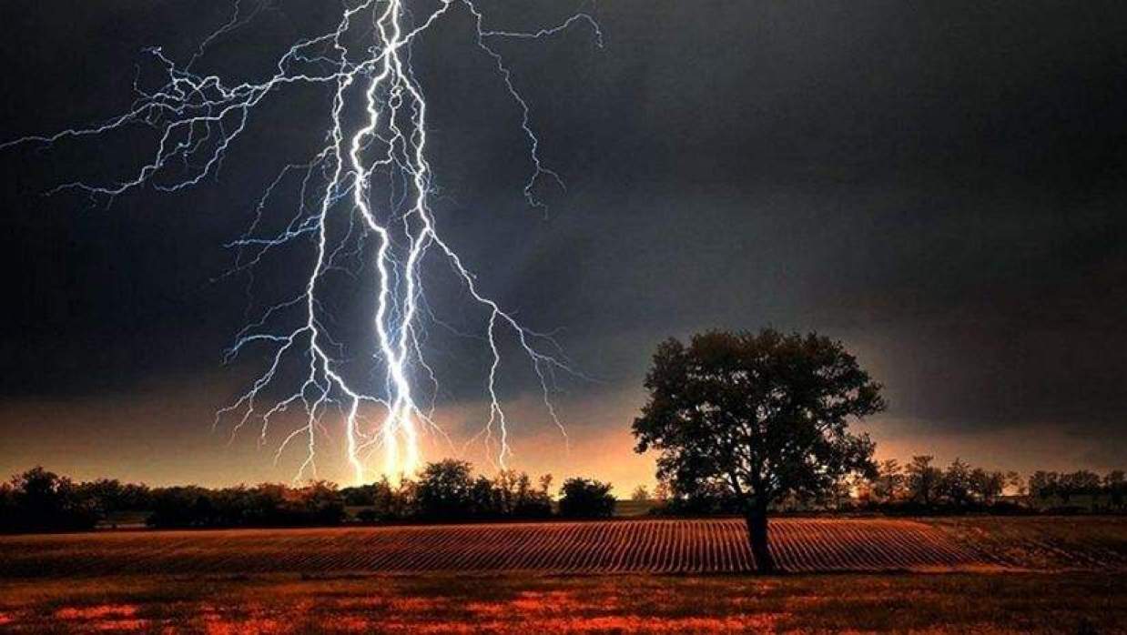 বজ্রপাতে সারাদেশে ১৪ জনের মৃত্যু