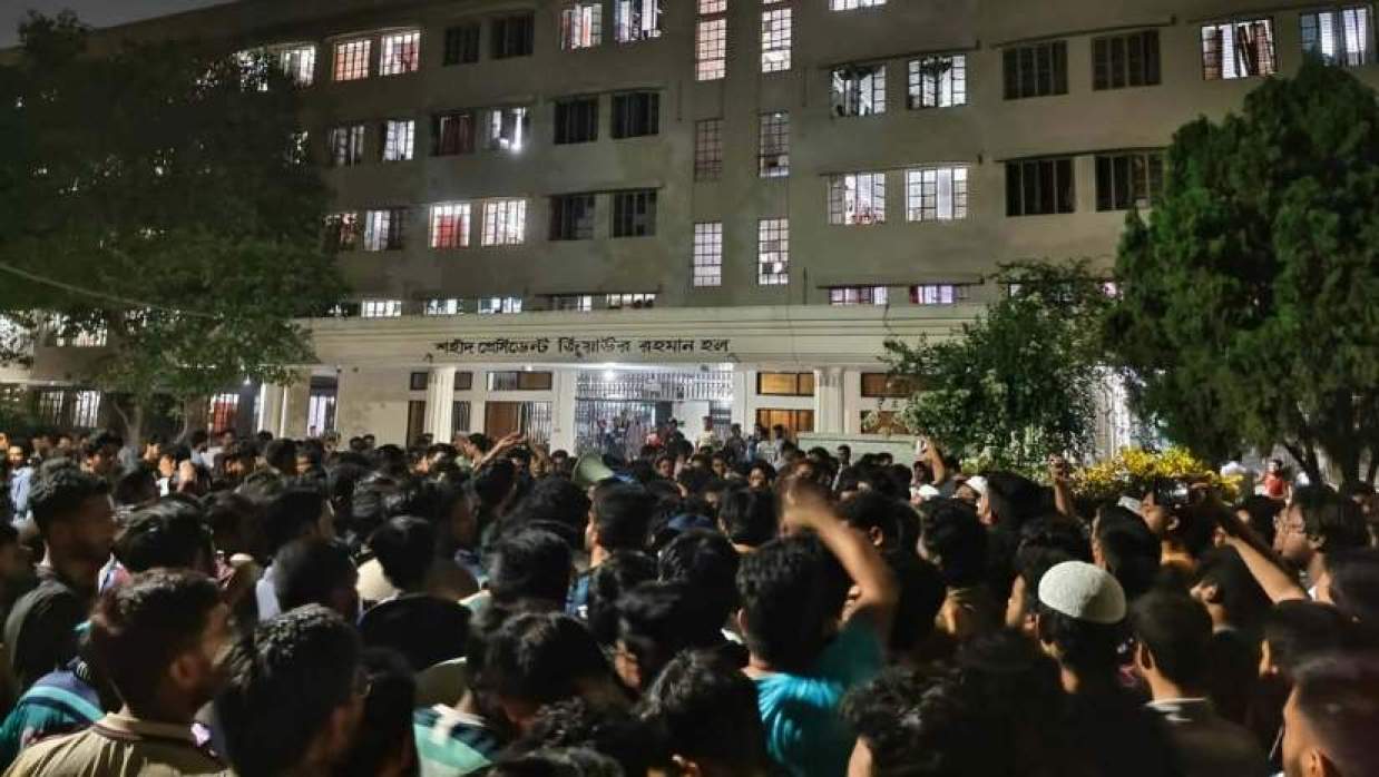 মধ্যরাতে রাজশাহী প্রকৌশল ও প্রযুক্তি বিশ্ববিদ্যালয়ে দু’পক্ষের উত্তেজনা