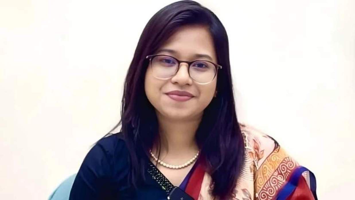  মনিরা শারমিন 