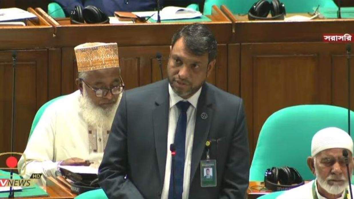 সংসদ সদস্য মাহবুব সালেহী লিমন-বৃষ্টি হত্যা নিয়ে আলোচনা করছেন