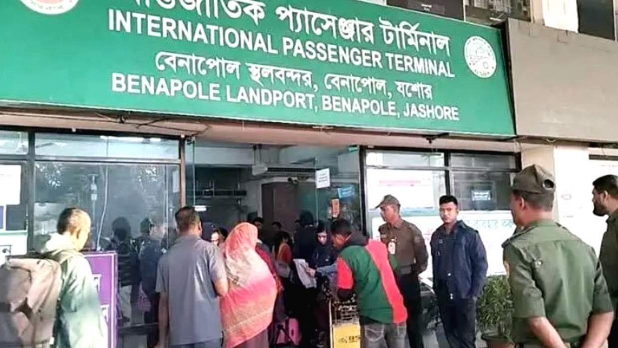 বেনাপোল-পেট্রাপোল স্থলবন্দর বন্ধ