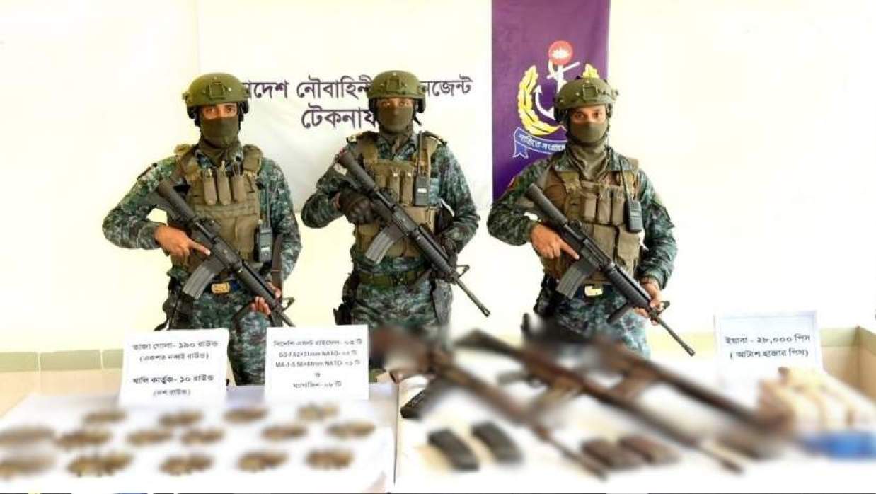 উদ্ধারকৃত অস্ত্র ও গোলাবারুদ 