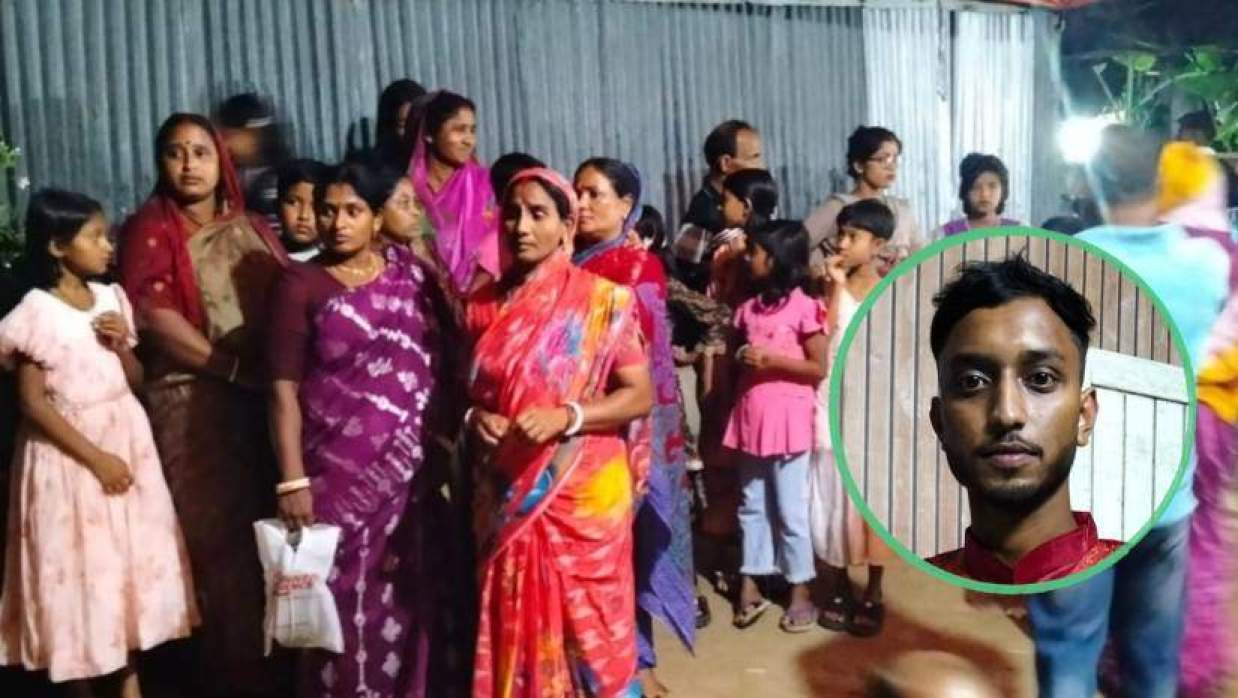 বিয়েবাড়িতে আত্মীয়স্বজন (ইনসেটে বড় জয় চৌধুরী)