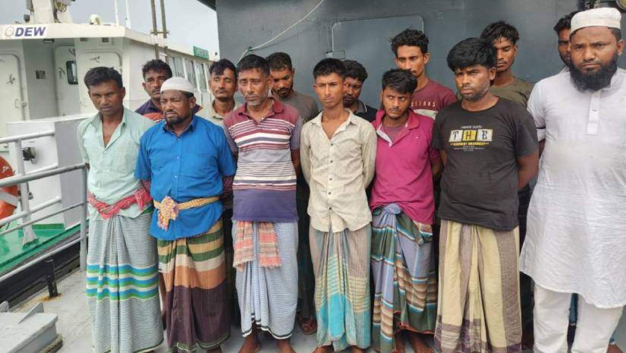 গ্রেপ্তার কয়েকজন