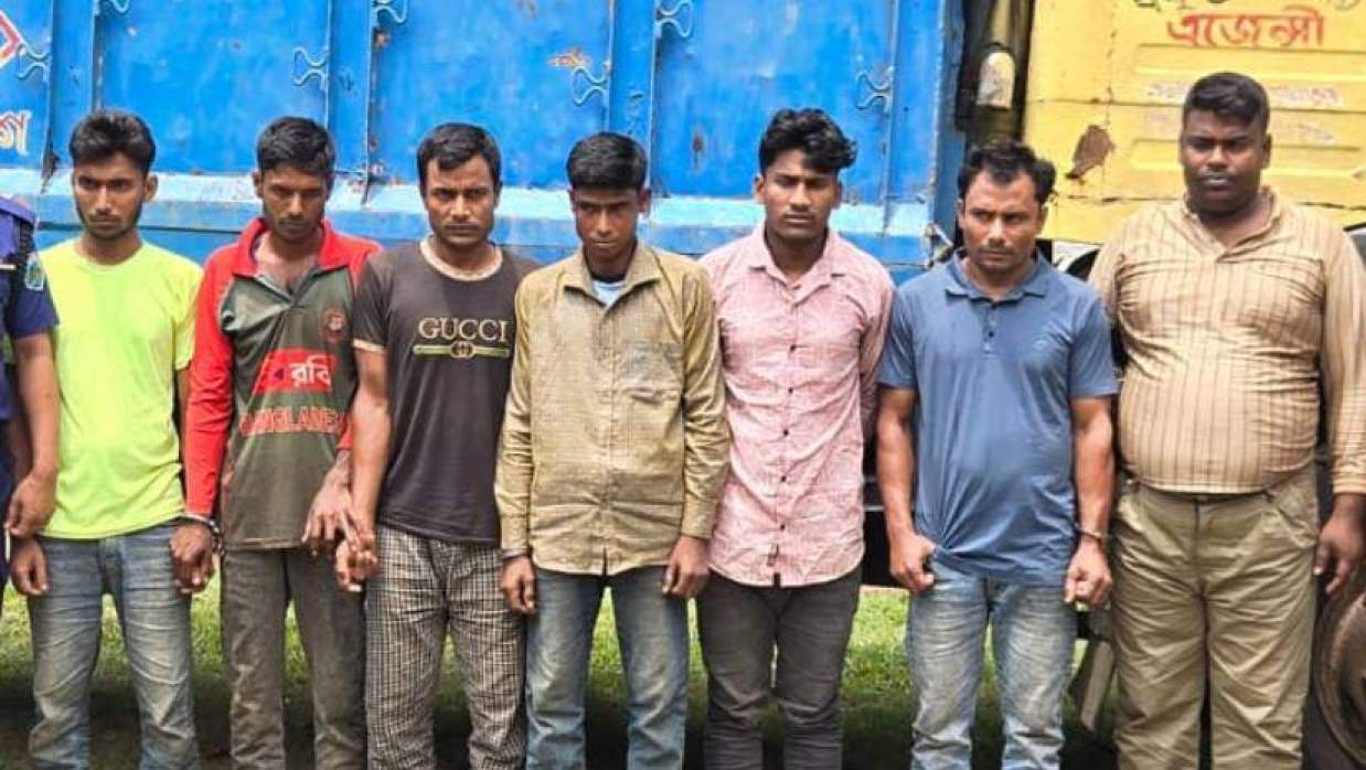 গ্রেপ্তার ডাকাত চক্রের সাত সদস্য