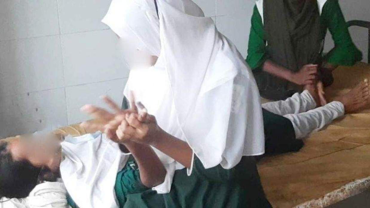 হাসপাতালে ভর্তি ছাত্রী