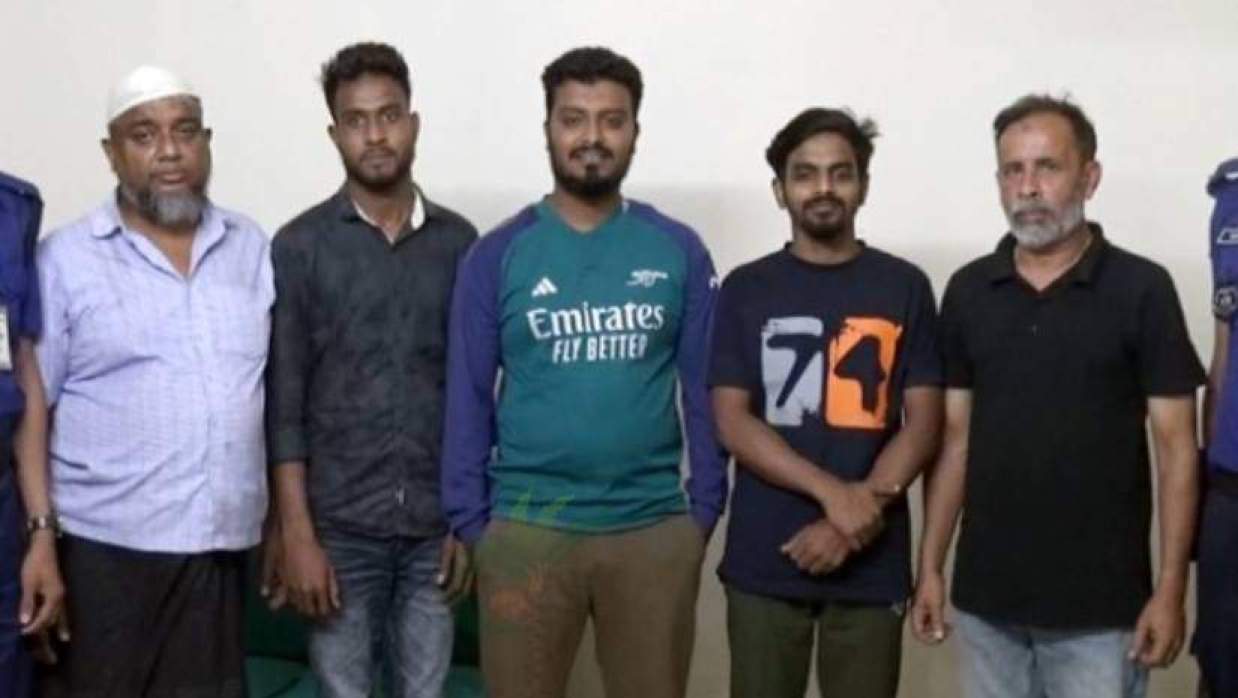 আটক পাঁচজন