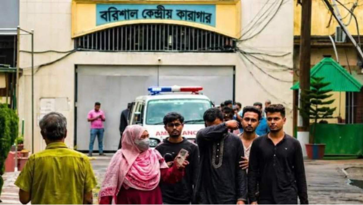  কান্নায় ভেঙে পড়েন ছাত্রলীগ নেতা শাহরুখ