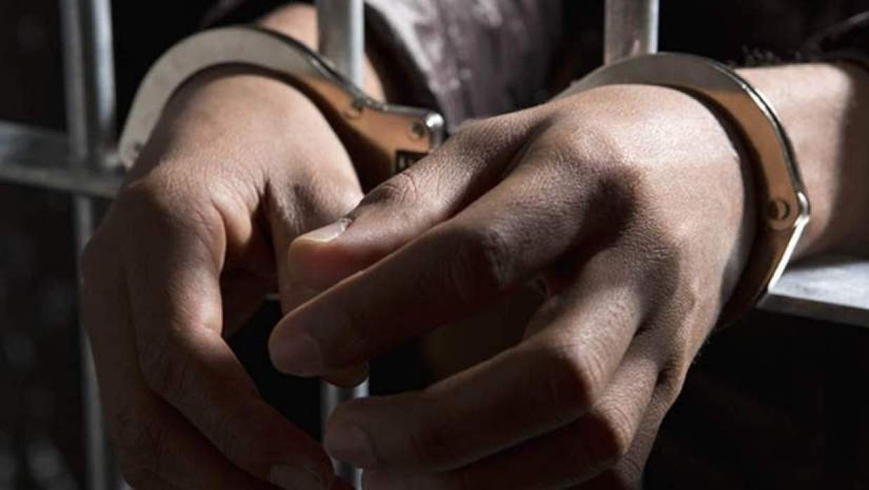 এক শিক্ষার্থী আটক 