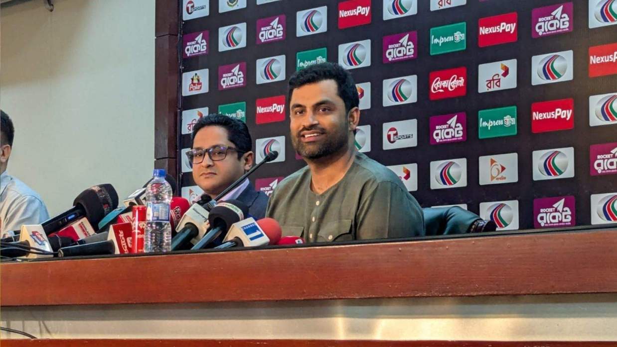 সংবাদ সম্মেলনে তামিম ইকবাল